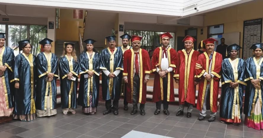 Graduates and faculty in ceremonial robes at the convocation ceremony